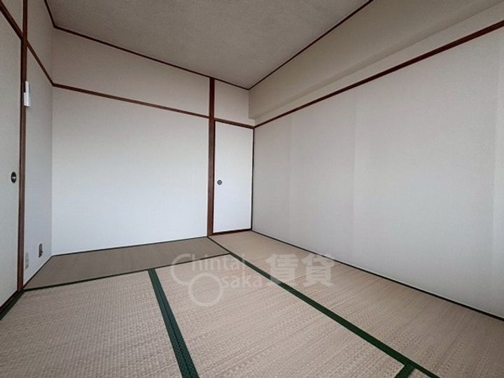 大阪府摂津市鶴野4丁目の賃貸マンションの居間