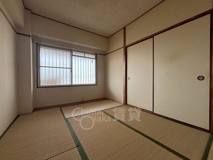 大阪府摂津市鶴野4丁目の賃貸マンションの居間