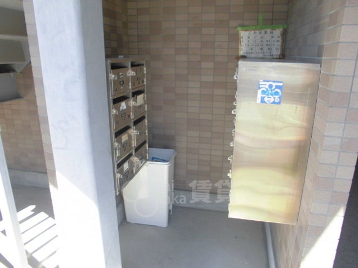 大阪府茨木市中村町の賃貸マンションの玄関