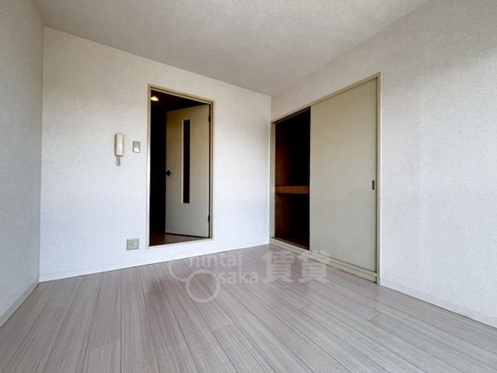 大阪府茨木市中村町の賃貸マンションの居間