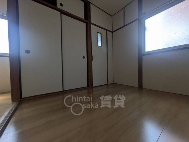 大阪府茨木市庄1丁目の賃貸アパートの居間