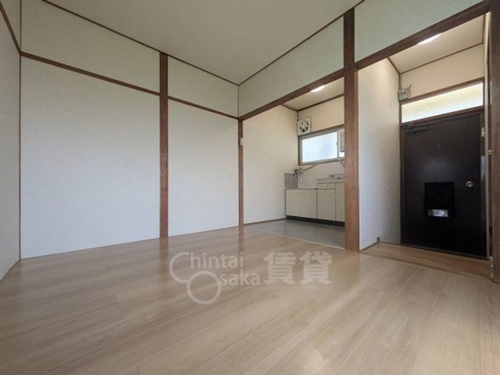 大阪府茨木市庄1丁目の賃貸アパートの居間