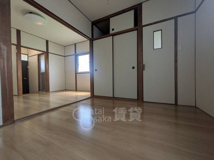 大阪府茨木市庄1丁目の賃貸アパートの居間