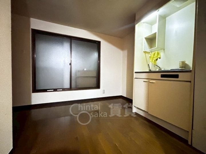 大阪府茨木市本町の賃貸アパートの居間