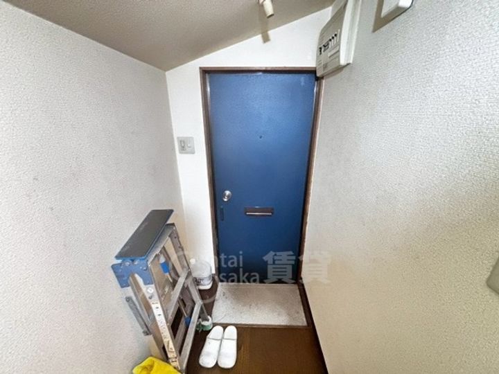 本町ハイツの玄関