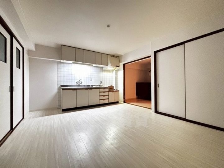 双葉ビルの居間