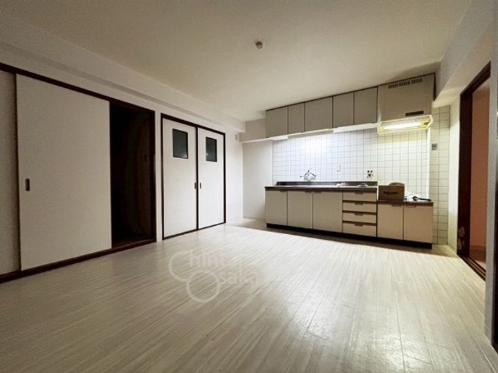 双葉ビルの居間