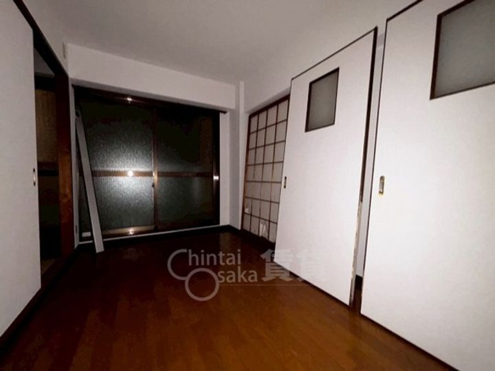 双葉ビルの居間