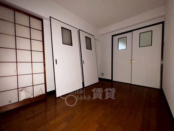 双葉ビルの居間