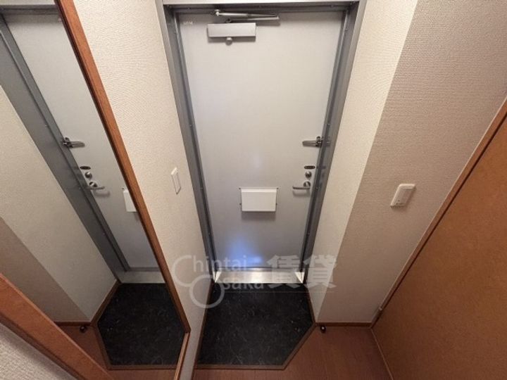 レオパレスエステート2の玄関