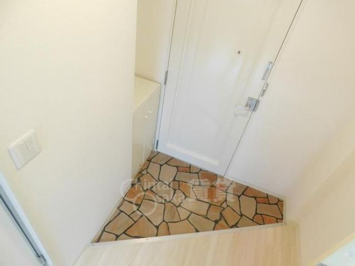 大阪府箕面市粟生間谷東2丁目の賃貸マンションの玄関