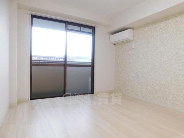 大阪府箕面市粟生間谷東2丁目の賃貸マンションの居間