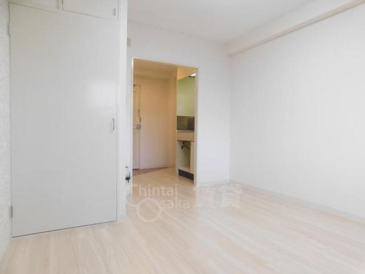 大阪府箕面市粟生間谷東2丁目の賃貸マンションの居間