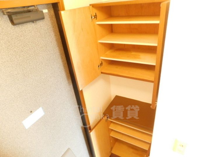 コーポエイボンの玄関