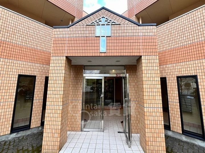 大阪府茨木市彩都あさぎ5丁目の賃貸マンションの玄関