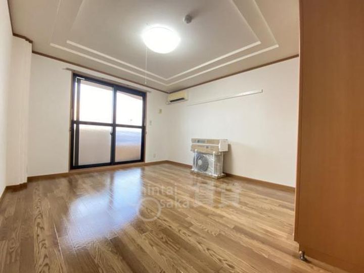 大阪府茨木市彩都あさぎ5丁目の賃貸マンションの居間