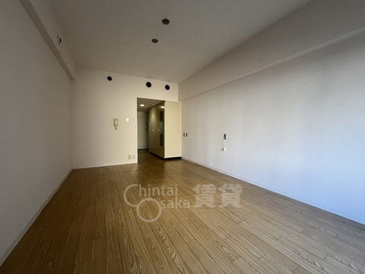 ステュディオ新大阪の居間