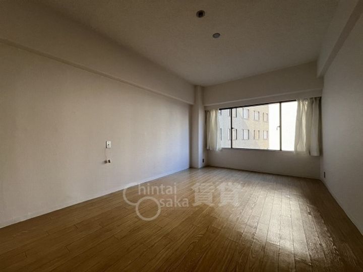 ステュディオ新大阪の居間