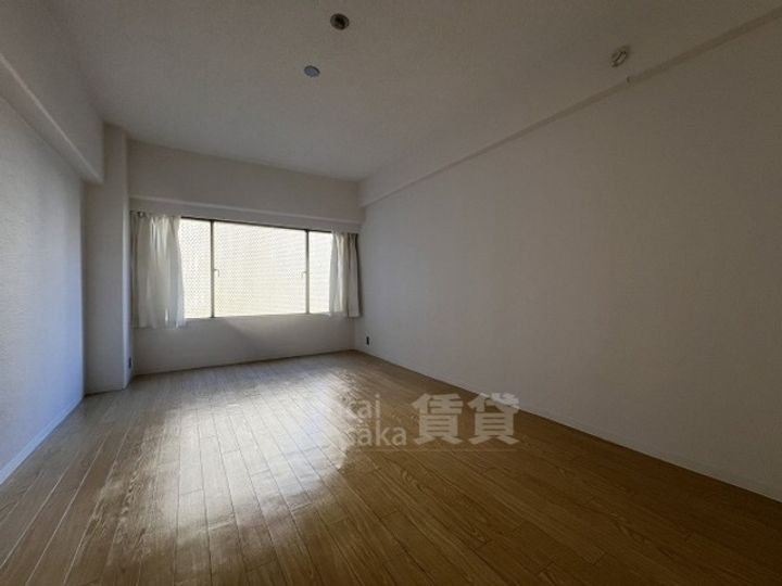 ステュディオ新大阪の居間