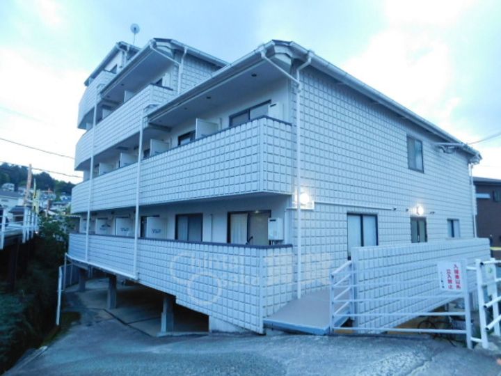 兵庫県川西市東多田2丁目の賃貸マンションの外観