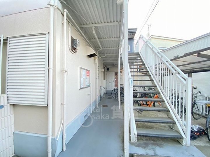 テックハイツの玄関