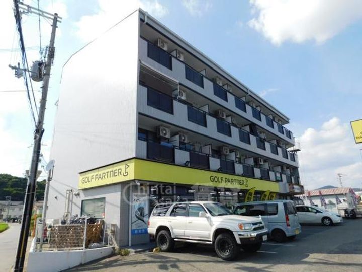 兵庫県川西市久代2丁目の賃貸マンションの外観