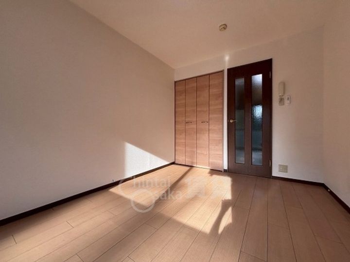 大阪府摂津市東一津屋の賃貸マンションの居間