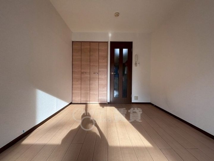 大阪府摂津市東一津屋の賃貸マンションの居間