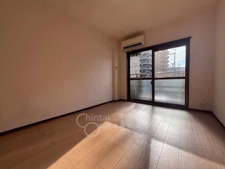 大阪府摂津市東一津屋の賃貸マンションの居間