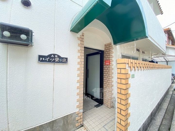 ハイツ蛍池A棟の玄関