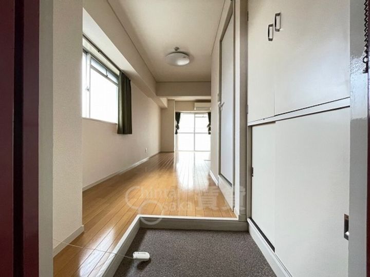 石田ビルの玄関