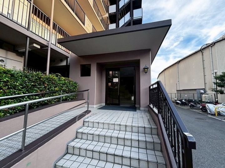 大阪府茨木市豊原町の賃貸マンションの玄関