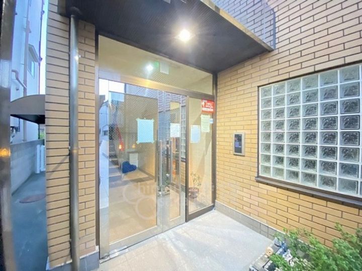 大阪府豊中市刀根山3丁目の賃貸マンションの玄関