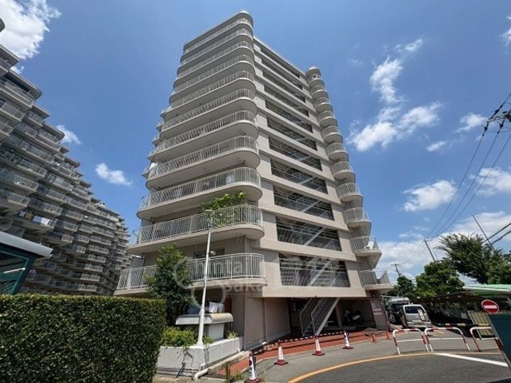 エバーグリーン淀川2号棟の外観