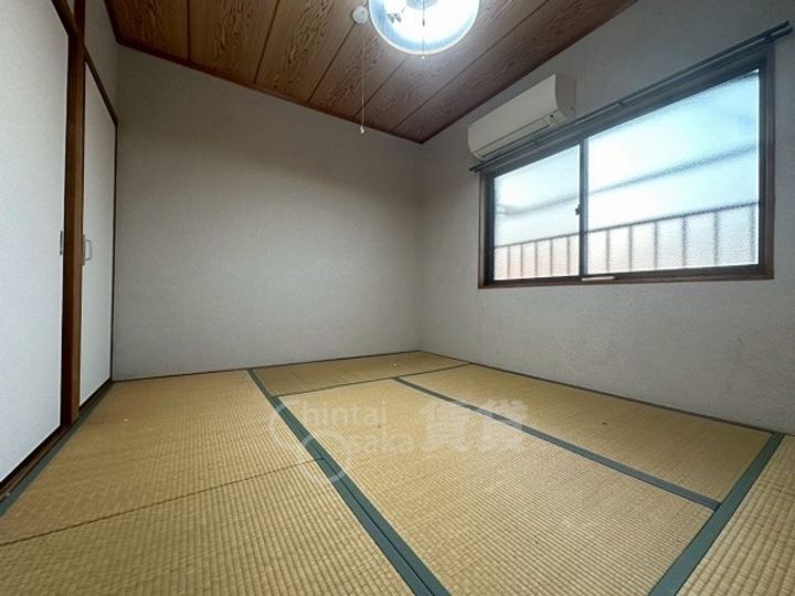 大阪府箕面市半町4丁目の賃貸アパートの居間