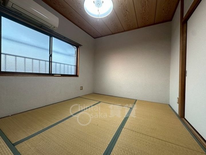 大阪府箕面市半町4丁目の賃貸アパートの居間