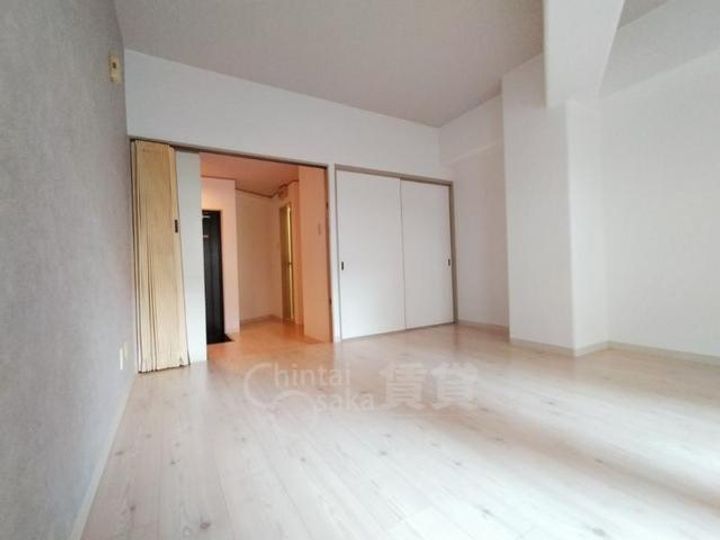 ビューラー山手の居間