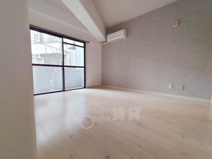 ビューラー山手の居間