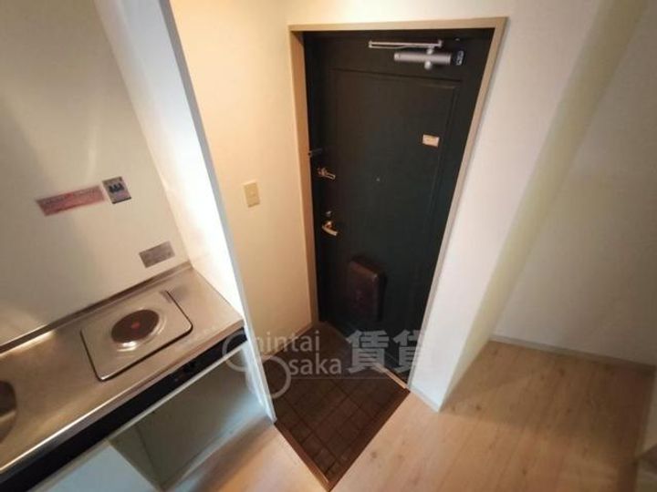 大阪府吹田市山手町1丁目の賃貸マンションの玄関