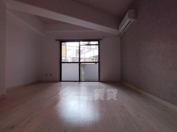 大阪府吹田市山手町1丁目の賃貸マンションの居間