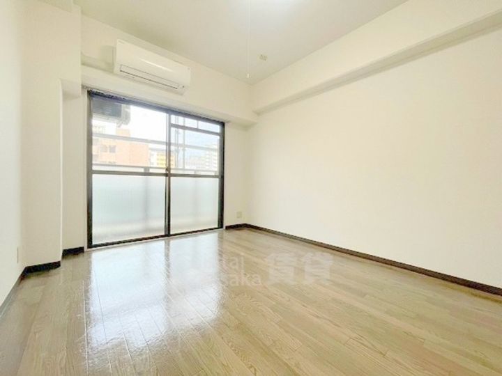 大阪府大阪市淀川区西中島2丁目の賃貸マンションの居間