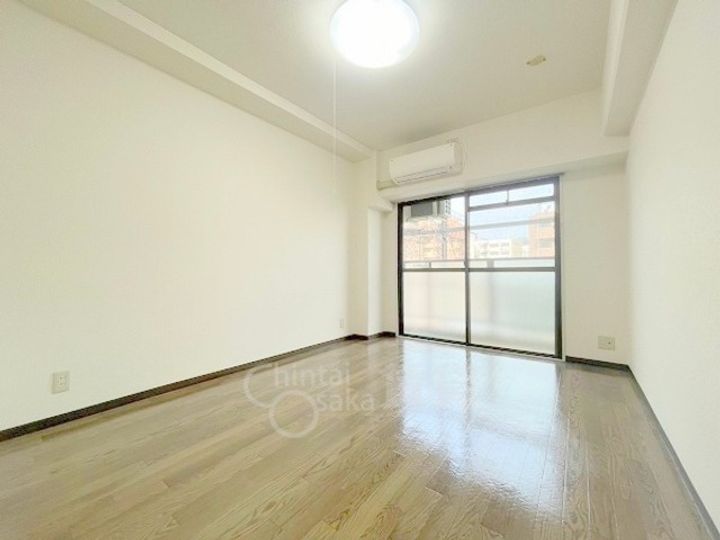 大阪府大阪市淀川区西中島2丁目の賃貸マンションの居間