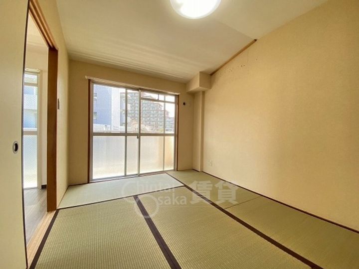 大阪府吹田市山田東4丁目の賃貸マンションの居間