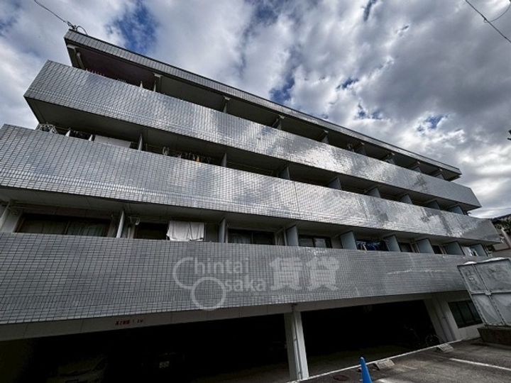 大阪府茨木市水尾4丁目の賃貸マンションの外観