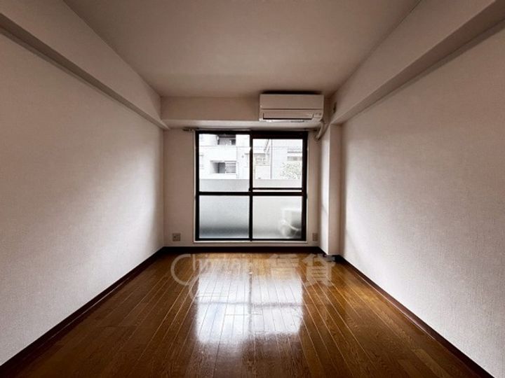 大阪府茨木市水尾4丁目の賃貸マンションの居間