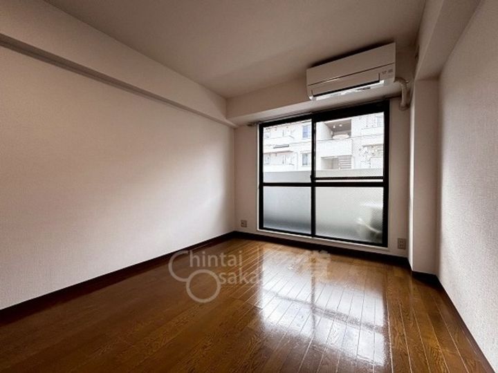 大阪府茨木市水尾4丁目の賃貸マンションの居間