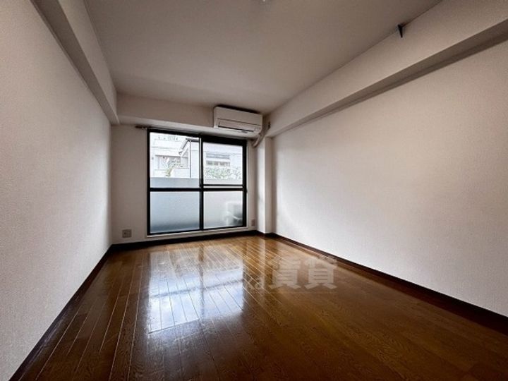 大阪府茨木市水尾4丁目の賃貸マンションの居間