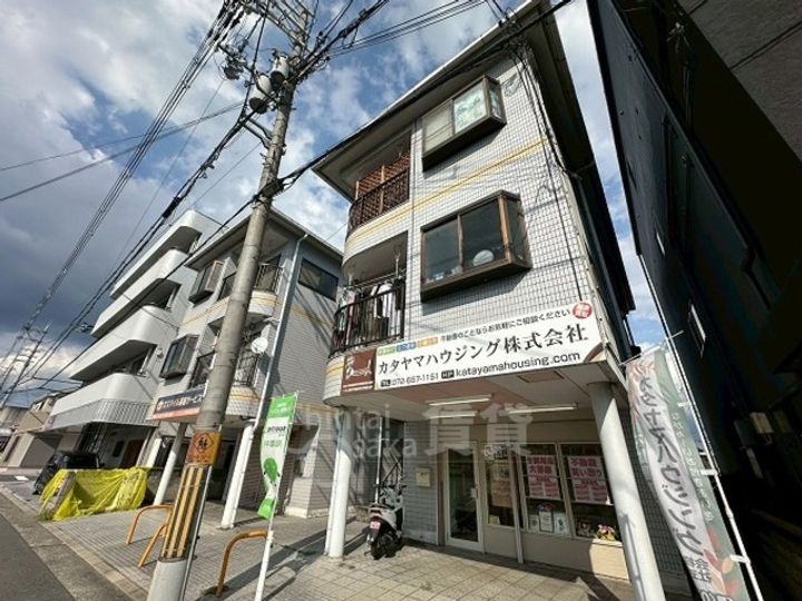 ホワイトハウス小柳の外観