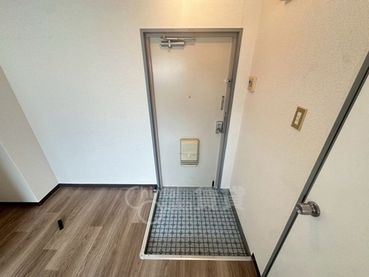 ホワイトハウス小柳の玄関