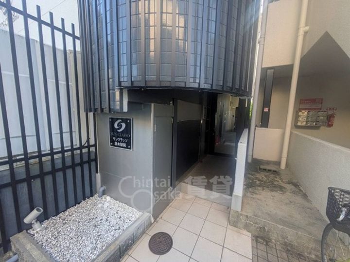 サンクラッソ茨木駅前の玄関